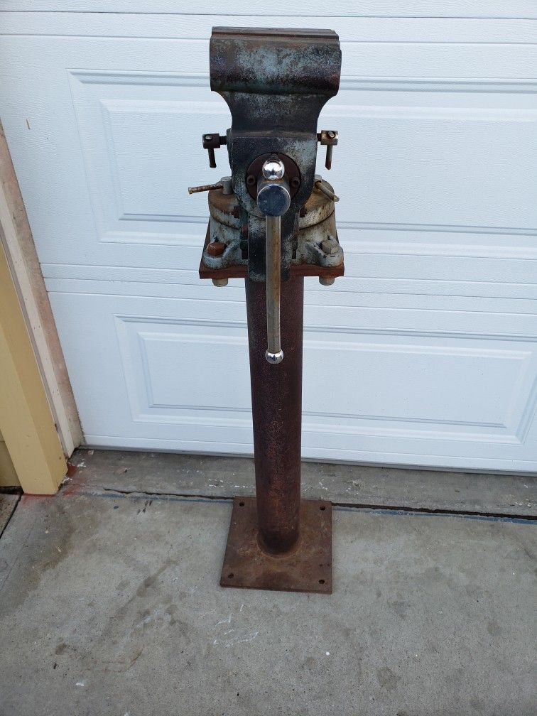 Larin Vise With Stand
