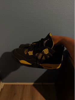 Jordan 4 lightnings