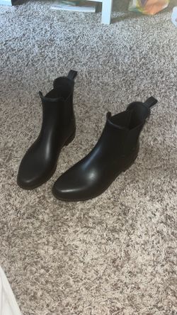 plain black boots