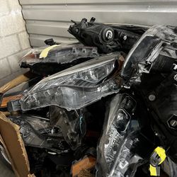 Toyota Corollas Headlights (SPORT & BASE MODEL)(2017-2019)