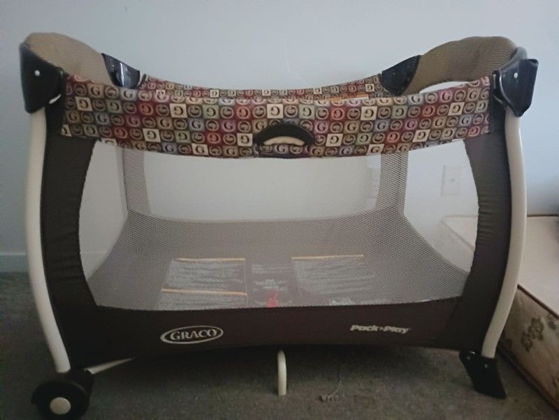 Bassinet Play Pin