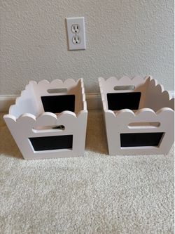 Set of 2 White Scalloped Wooden Storage Crates with Chalkboard Labels