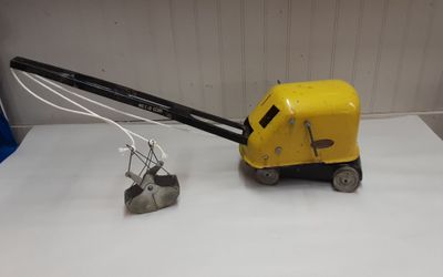 Vintage 1950's Tonka Toys Pressed Steel Clam Shell Crane- Located in Shelton