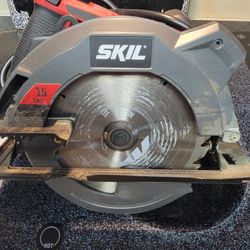Skil 15 Amp 7 1/4 Inch Circular Saw With Laser Guide