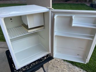 Sanyo Mini Fridge /Freezer