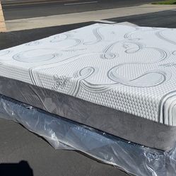 Queen Organic Hybrid Cooling Gel Memory Foam Mattress!!