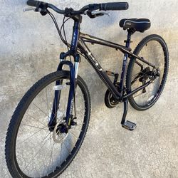 GT Transeo 3.0 City Cross hybrid sports bike W /  Mechanical Disc Brakes ( Size Small )