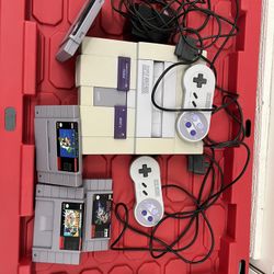 1991 Super Nintendo With 2 Controllers And 4 Games