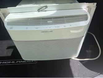 Frigidaire AC WIFI AIR CONDITIONER like new