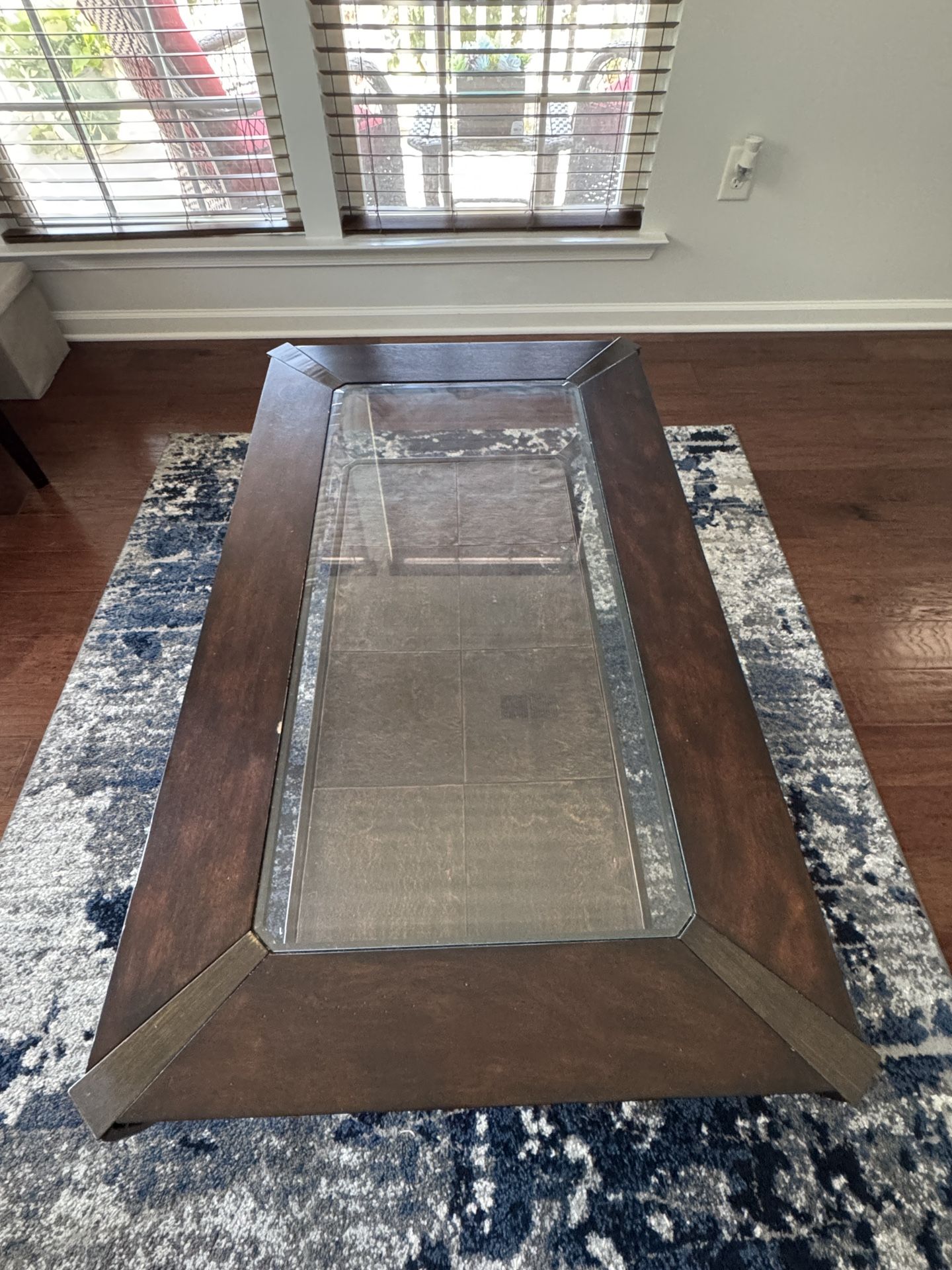 Center Coffee Table in Great Condition Dark Brown