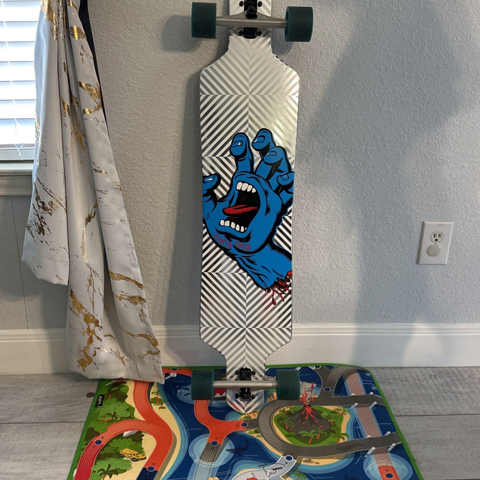Santa Cruz Screaming Hand Foil Drop Thru Cruiser Longboard