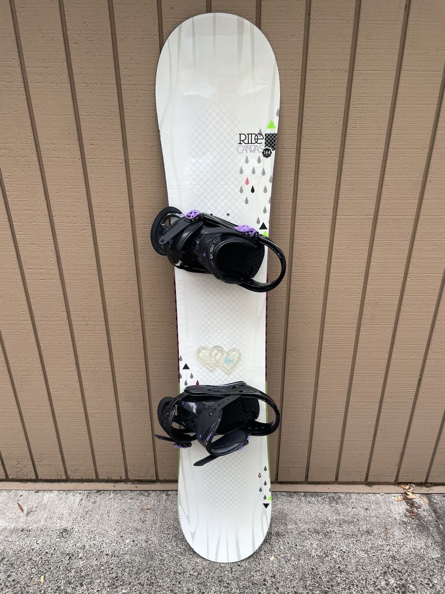 Women’s Ride snowboard W/Bindings And Helmet