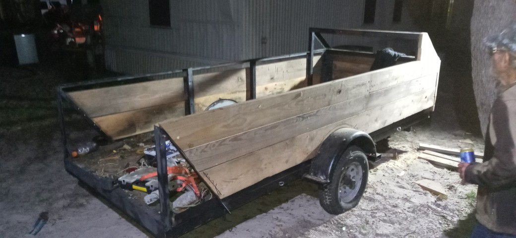 Photo Homemade trailer 125 Foot. No Title. 210 Floor And 26 Walls. Pulls Perfect. $500 OBO.