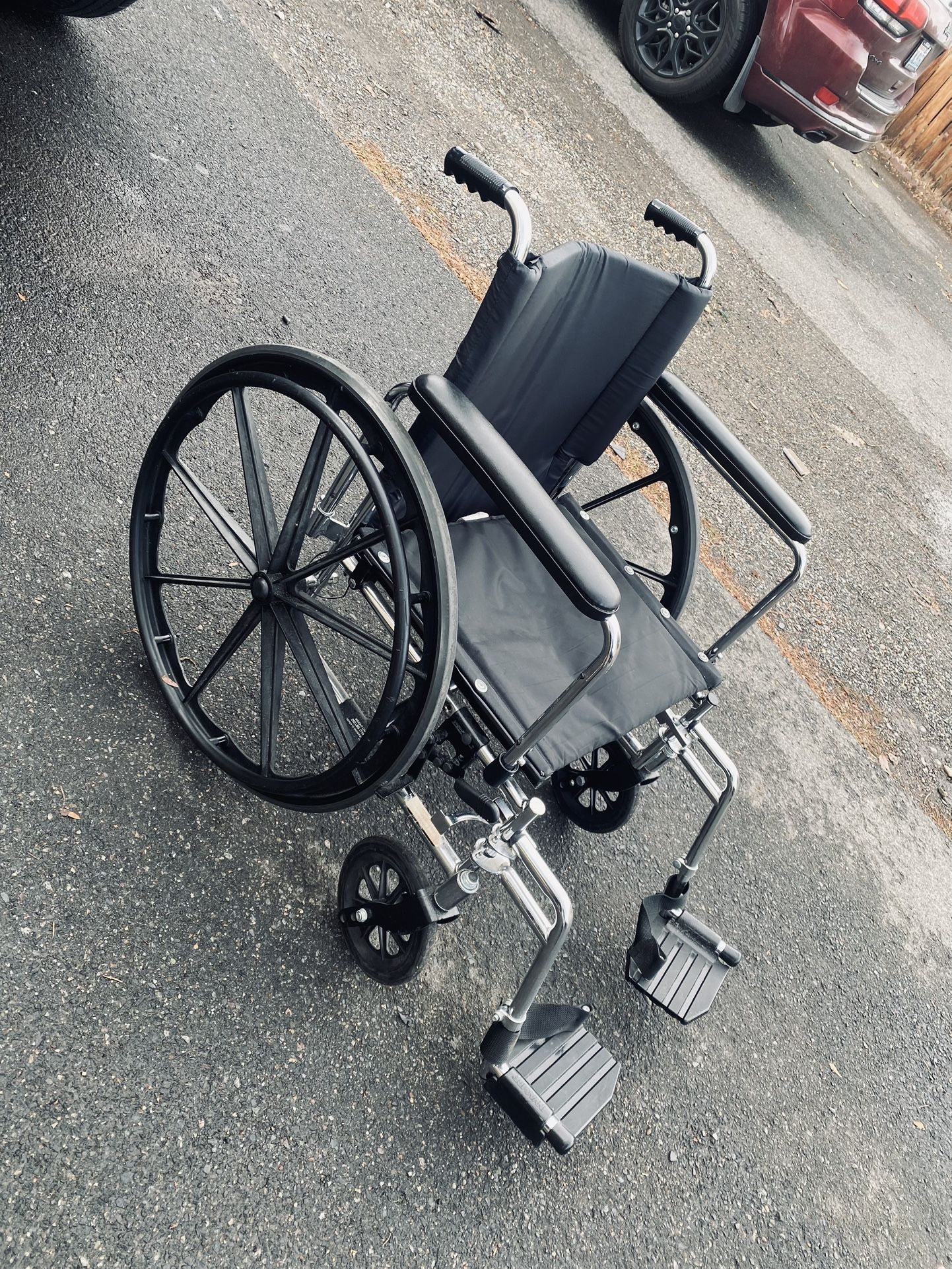 👩🦽➡️🧑🦽➡️👩🦽➡️🧑🦽➡️$325– wheel🦽👩🦽➡️CHAIR (for a person up to to 250 lbs)- (not new probably about 4 or 5 years old (although they on
