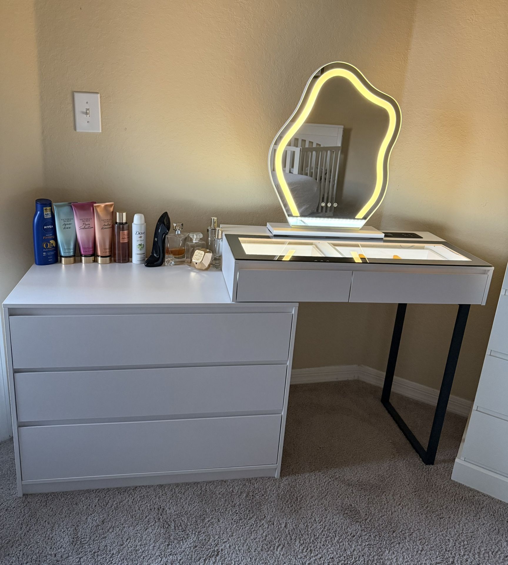 Makeup Vanity Desk with Mirror and Lights