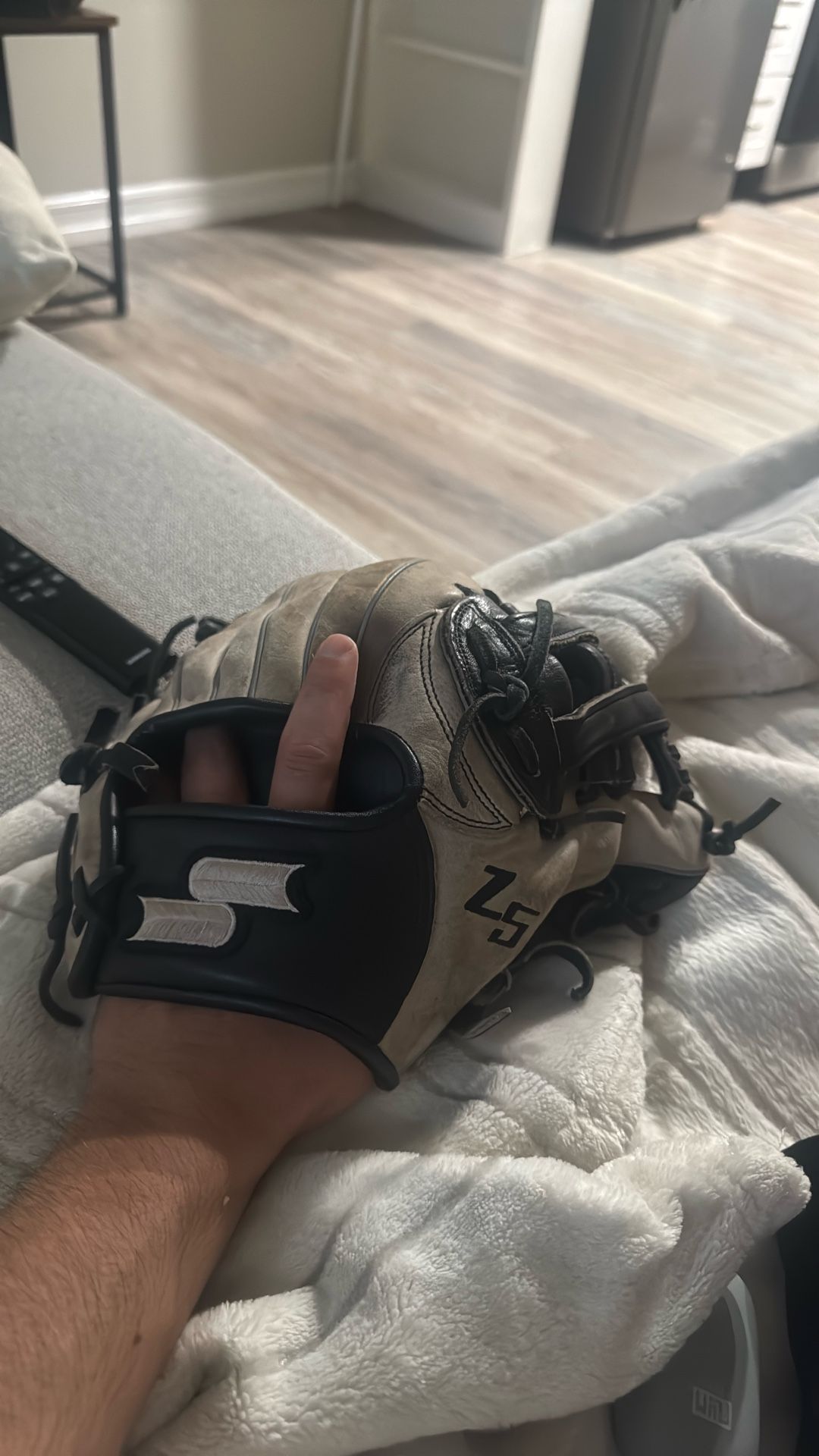 Baseball/Softball Glove