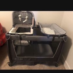 Babytrend Playpen/ Sleeper
