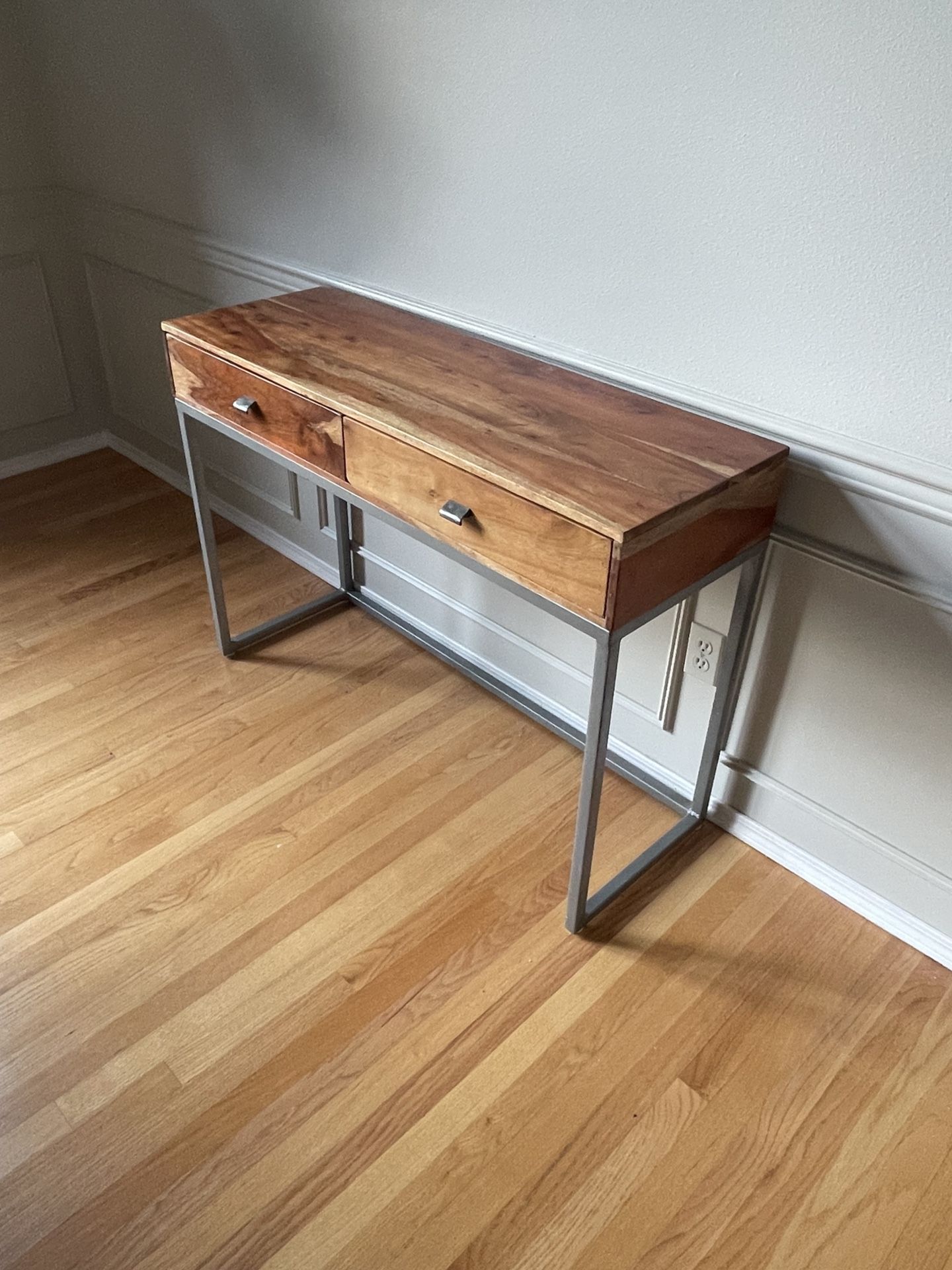 Like New Console (or small desk)
