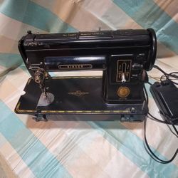 Singer Sewing Machine 