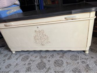 Lane Cedar chest