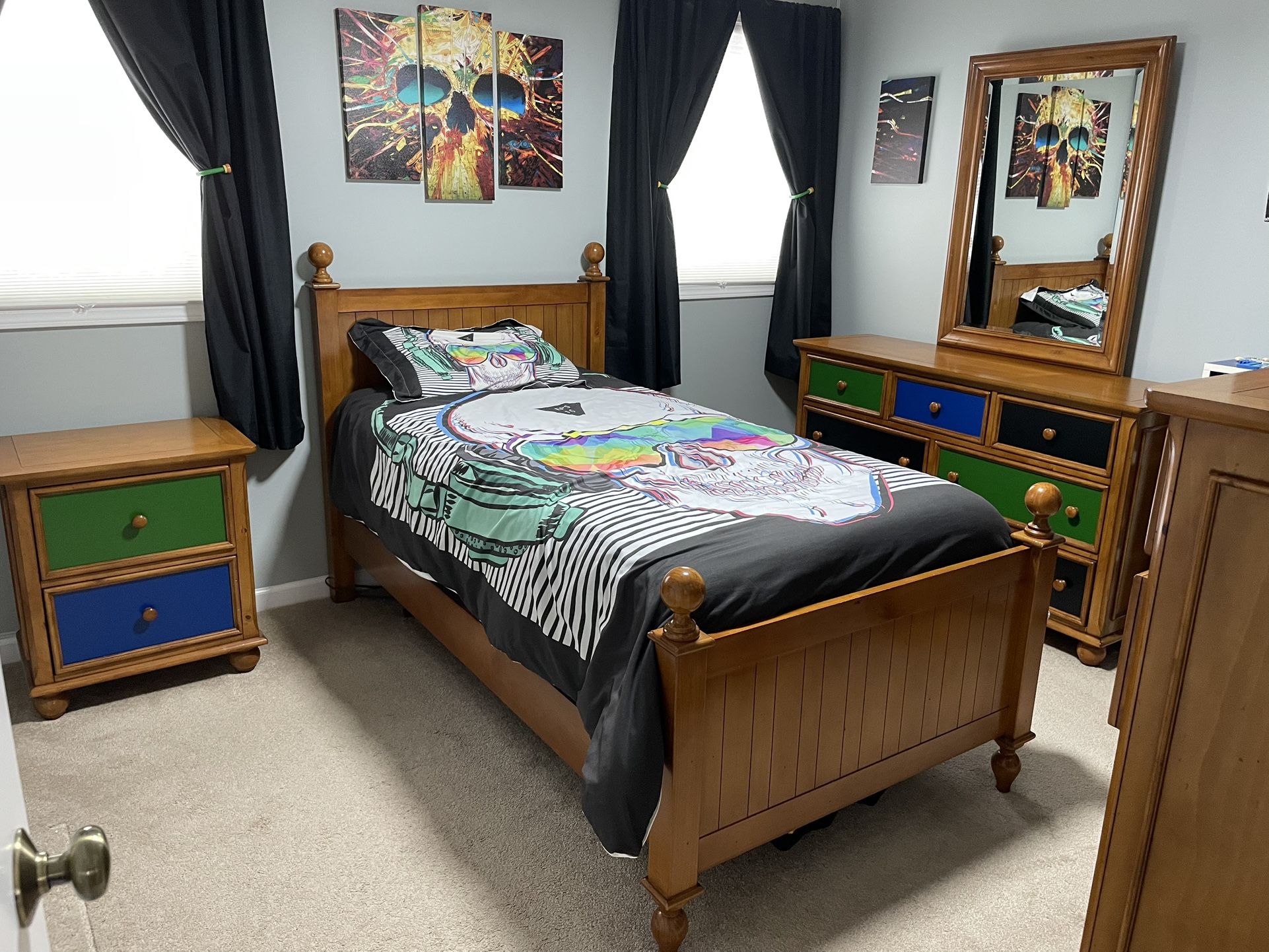 Bedroom Set - 5 Pieces (with customizable drawers)