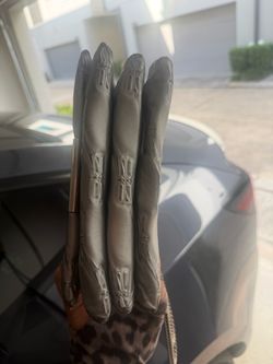 Balenciaga purse comes with dust bag