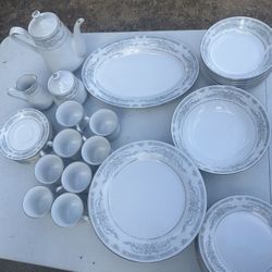 Crown Ming 45pc Dinnerware 