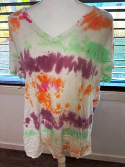 Dip Women's Tie-Dye V-Neck Short Sleeve Tee Plus 2X White