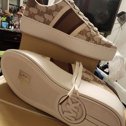 Nuevo.  Tenis.  Saze. 8