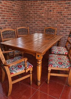 Table and chairs set