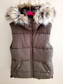 Girls padded vest size 10-12 Y
