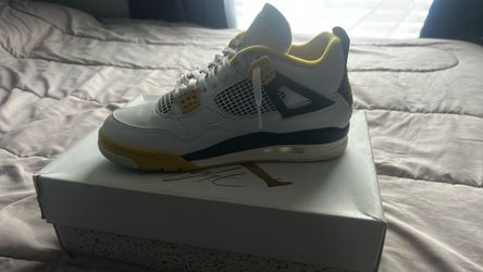 Jordan 4s