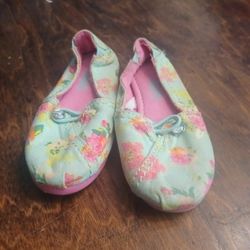 Girl's Size: 7 Floral Pattern Slip-on Shoes By Circo