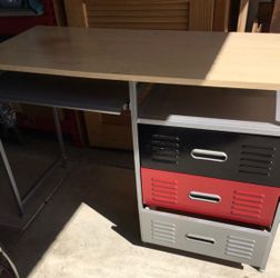 Metal desk with laminate top