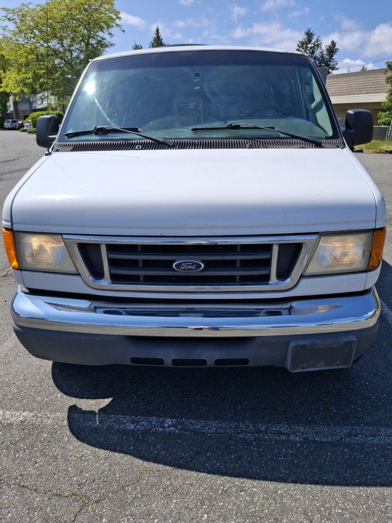 2006 Ford E-350