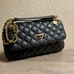 GUESS Quilted Black Shoulder Bag – Elegant & Stylish