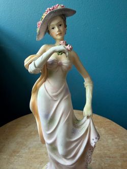 Leonardo Collection Yvonne Lady Figurine