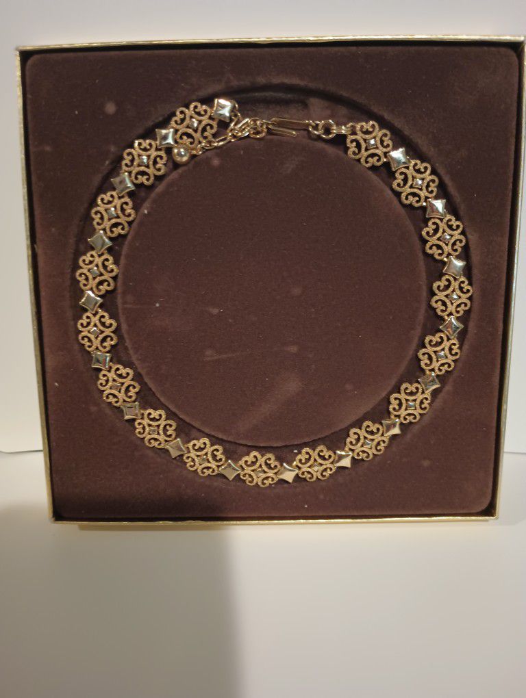 Vintage 1971 Avon Precious Pretenders Necklace 
