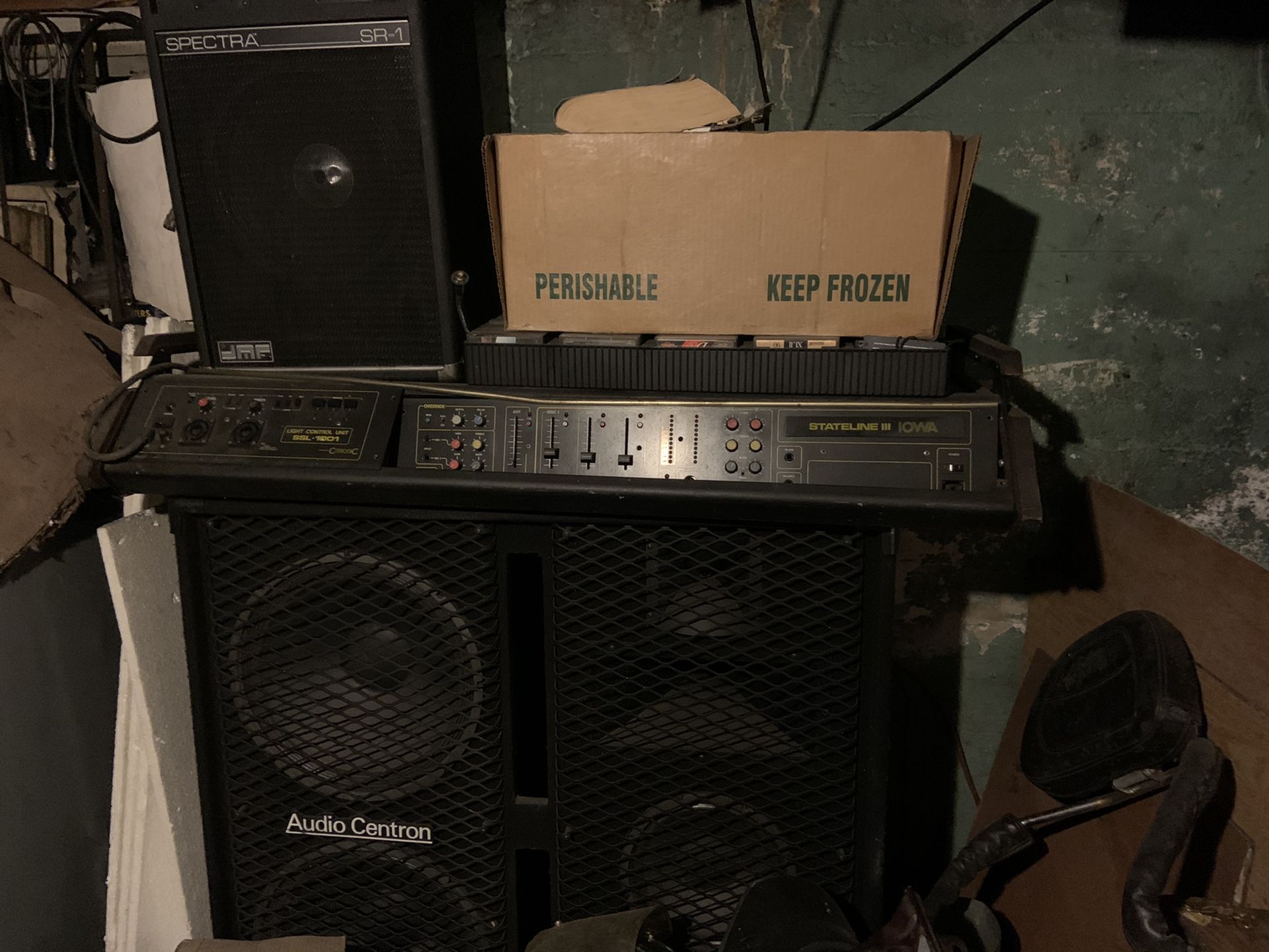 Speakers / DJ equipment
