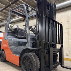 TOYOTA M8 forklift for sale 5500 lb, side shift 