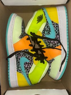 Air Jordan 1 Mid SE GS "Four Leaf Clover”