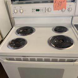 GE Coil Top Stove Range Oven White Excellent  . Warehouse pricing.   Warranty  . Delivery Available . 2522 Market st. 33901