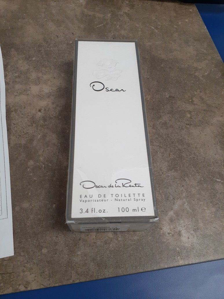 OSCAR D LA RENTA 3.4 Fl.oz