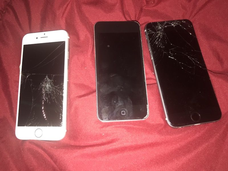 Apple 2 iPhones and IPod for Parts Cracked/Damaged