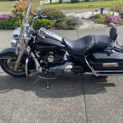 2010 Harley Davidson Road King FLHR