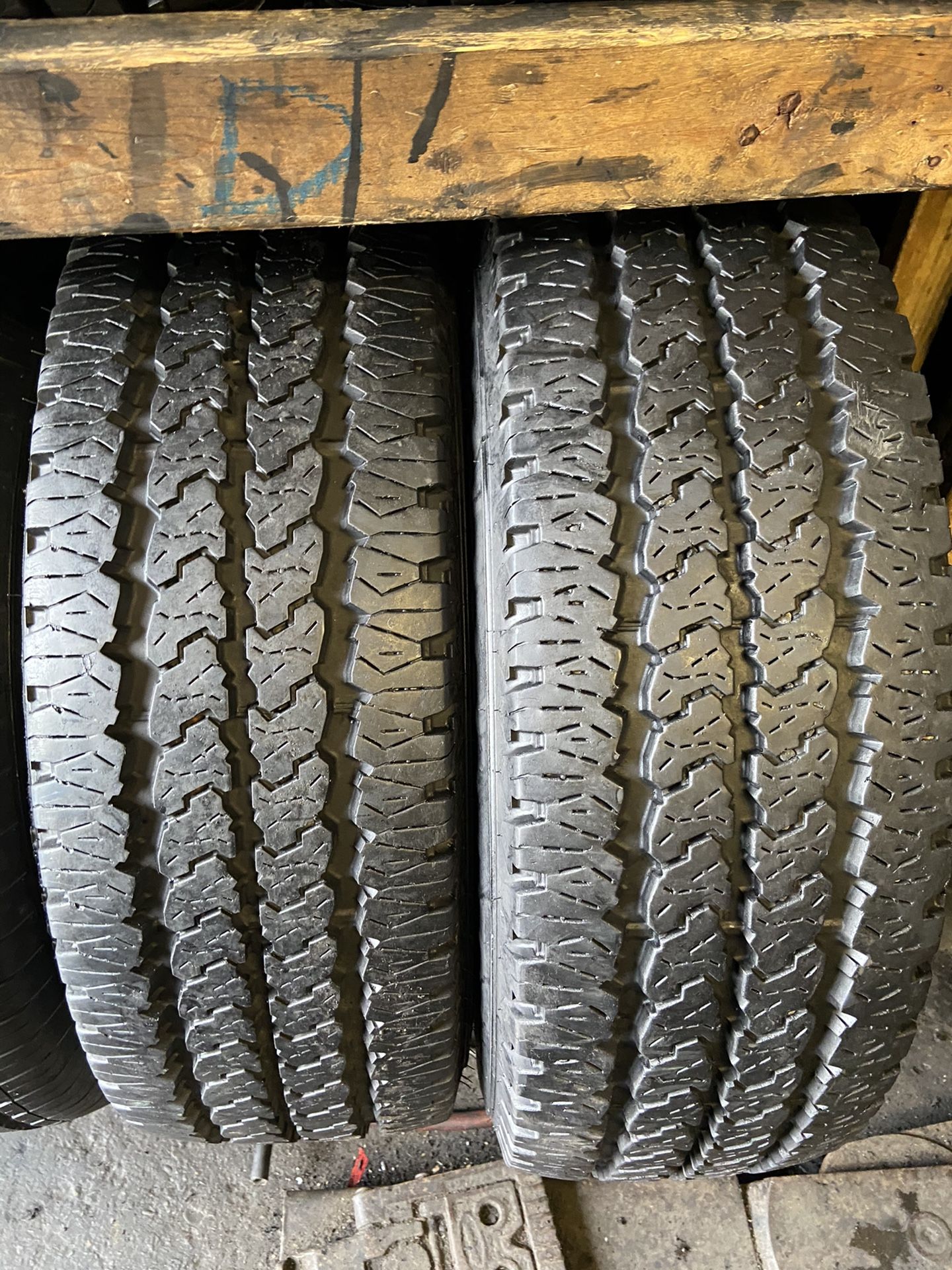 4)265/70/17