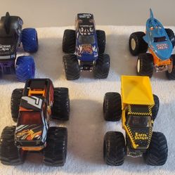 Monster jam monster trucks 1:64 scale lot of 5 hotwheels