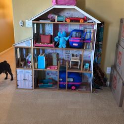 Doll House With House Items 