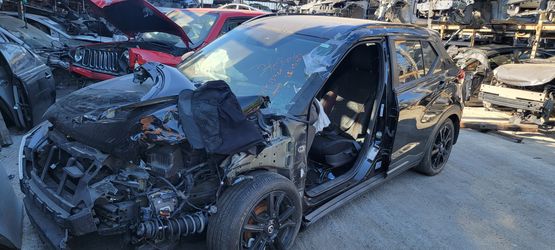 2021 Nissan Kicks SR Hatchback 1.6 L. FWD For Parts Only