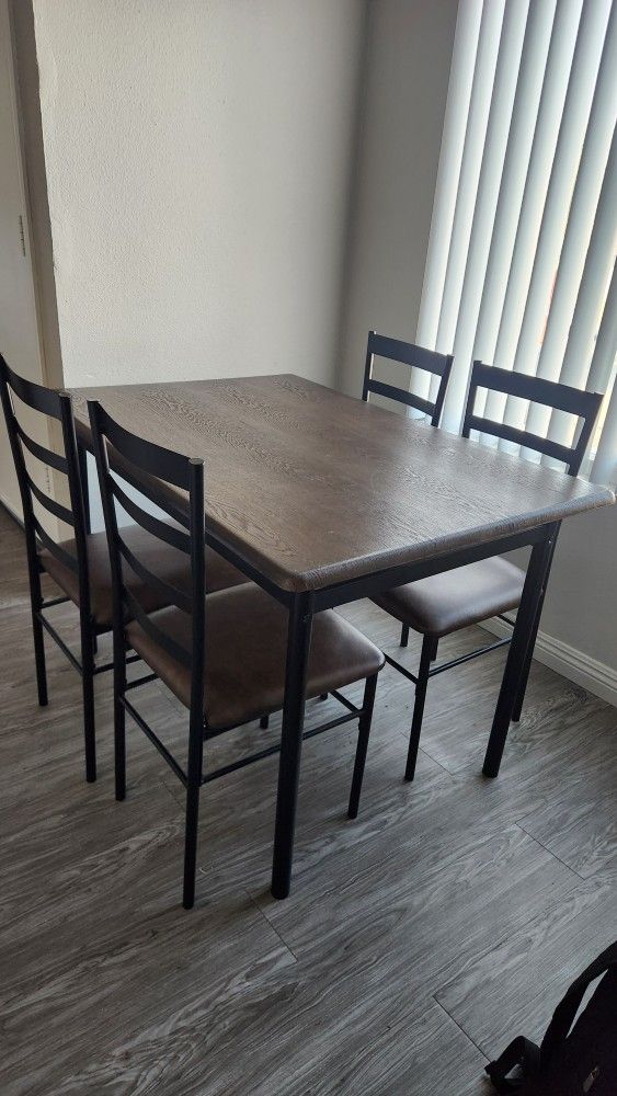 Table Set With 4 Chairs